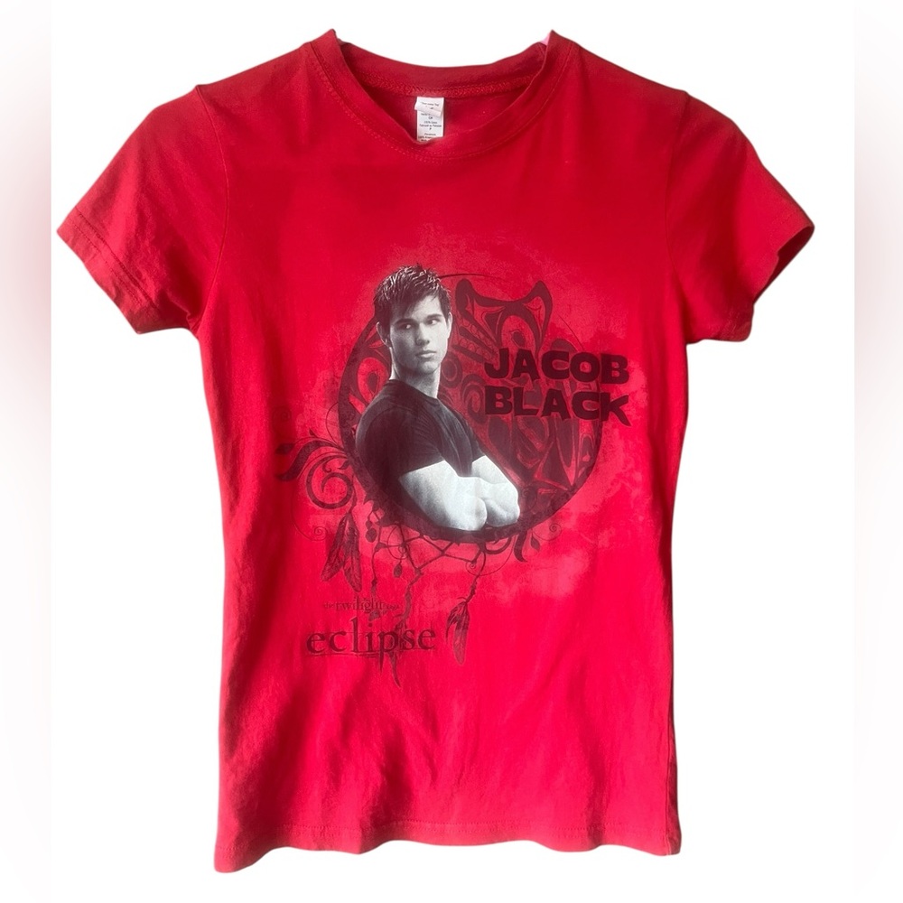 Y2K Red Short-Sleeve Graphic Tee with Photo-Style Jacob Black Front Print